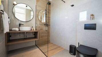 Chambre Double Supérieure, balcon, vue mer | Salle de bain