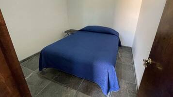 1 多间卧室、上网接入、床单