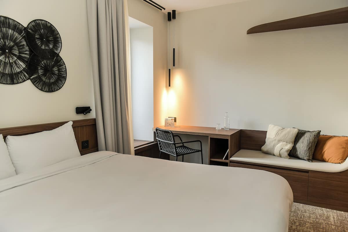 Sängtillbehör av högsta kvalitet, bäddmadrasser och skrivbord