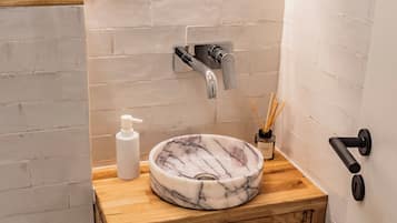 Habitación estándar, para no fumadores, vista parcial al océano | Baño