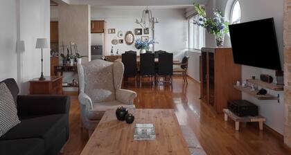 Voula Riviera Stylish Maisonette with Lush Garden, Near-Beach!