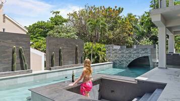 SisÀuima-allas, lÀmmitetty uima-allas