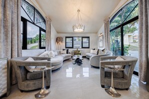 Smart TV, offices, printers - An Elevated Luxury Retreat for Unforgettable Gatherings (Humacao)