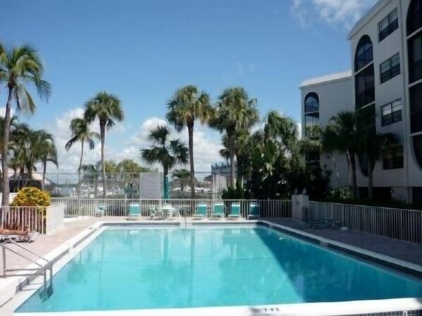 Een verwarmd zwembad