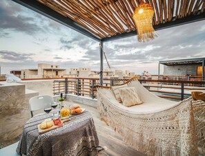 Outdoor dining - Charming 1-bedroom condo in Tulum with Private Jacuzzi (Tulum)
