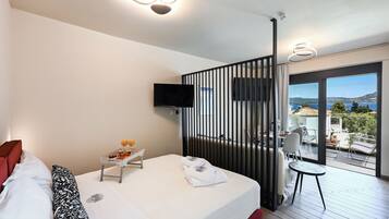 Junior Studio Suite, Pool View | Free WiFi