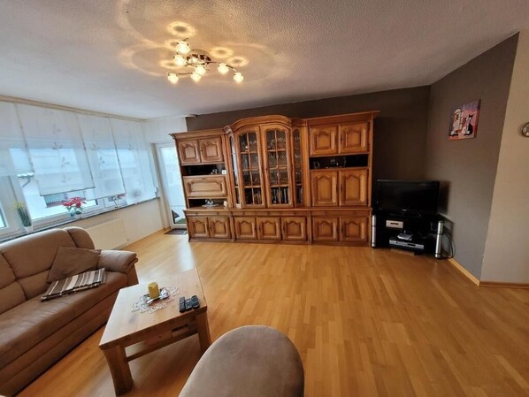 TV, DVD player, books, stereo