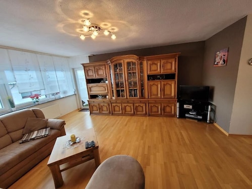 Die moderne  Ferienwohnung liegt in ruhiger Lage am Naherholungsgebiet