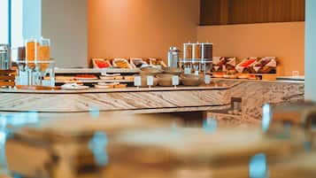 Free daily buffet breakfast