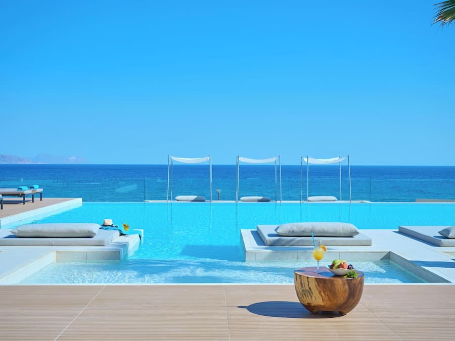 2 innendørsbassenger og sesongbasert utendørsbasseng