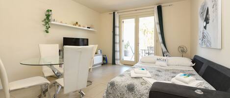 Een strijkplank/strijkijzer, gratis wifi, beddengoed