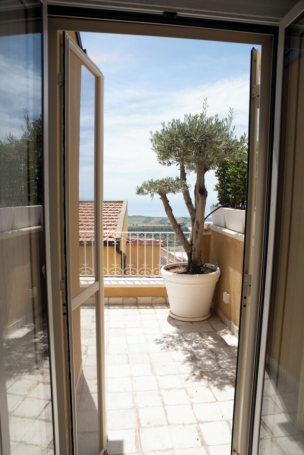 Luxury Double Room, Sea View | Terrace/patio