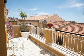 Luxury Double Room, Sea View | Terrace/patio