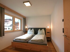 1 bedroom, travel crib, free WiFi, bed sheets