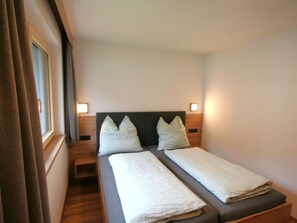 1 bedroom, travel cot, free WiFi, bed sheets - Nice apartment for 4 people with WIFI, TV, balcony and panoramic view (Wildschönau)