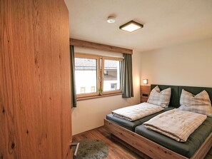 1 bedroom, travel crib, free WiFi, bed sheets