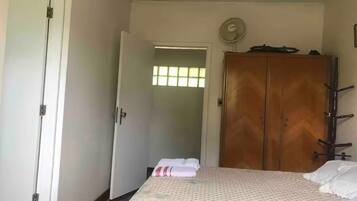 2 quartos, ferros/tábuas de passar roupa, Wi-Fi de cortesia