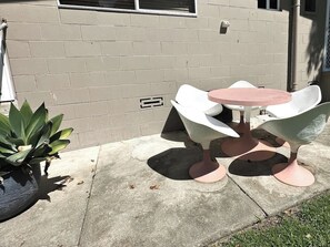 تناول الطعام بالخارج