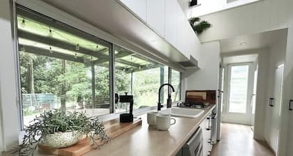 Atherton Tiny - Retreat with Fire Pit