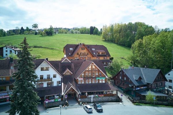 Maison, Toit, Chalet, Zone Résidentielle, Domicile, Établissements Humains, Banlieue, Village, Biens, Siding