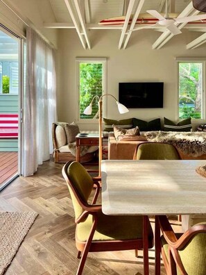 Smart TV, fireplace, stereo - Perfect blend of Queensland coastal architecture and international influences (Noosa)