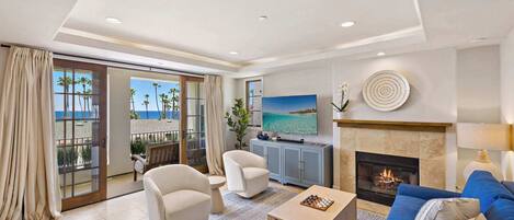 Een televisie, een open haard, videogames en boeken