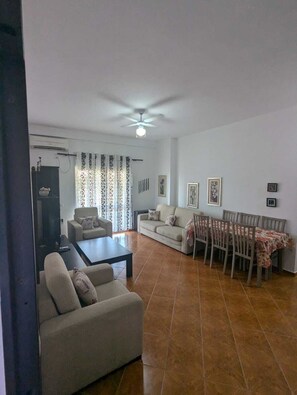 Apartment, 2 Bedrooms, Smoking, Balcony | Dining room