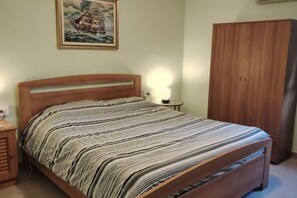 3 makuuhuonetta, silitysrauta/-lauta, Wi-Fi, vuodevaatteet
