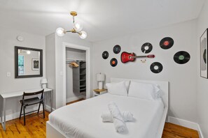 4 Schlafzimmer, Schreibtisch, Bügeleisen/Bügelbrett, WLAN