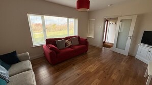 Living area - Cozy Carhan Retreat in Cahersiveen (Cahirciveen)