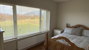 Room - Cozy Carhan Retreat in Cahersiveen (Cahirciveen)