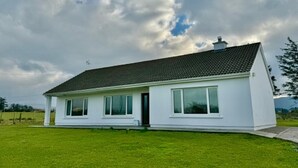 Exterior - Cozy Carhan Retreat in Cahersiveen (Cahirciveen)