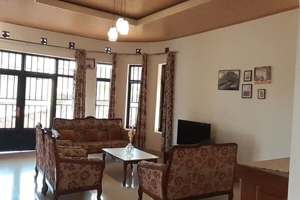 Smart TV - 🏠 Modern 3 bedroom house for rent in Niboye 46 KK 355 St Kigali- KICUKIRO (Kigali)