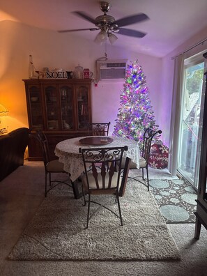 Dining - Charming 3-bedroom country house with game room and  WiFi in peaceful Home. (Home)