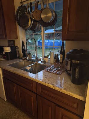 Fridge, microwave, oven, stovetop - Charming 3-bedroom country house with game room and  WiFi in peaceful Home. (Home)