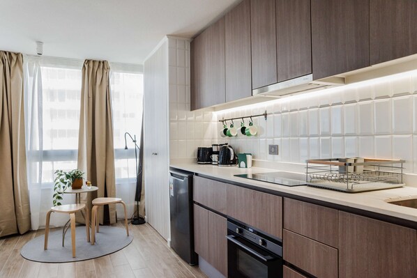 Fridge, microwave, oven, stovetop