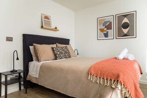 Iron/ironing board, WiFi, bed sheets