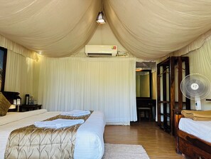 Luxury Tent, Balcony, Pool View - LION PARK HOTEL AND RESORT (Maliya)
