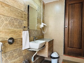 Premium Room | Bathroom - LION PARK HOTEL AND RESORT (Maliya)