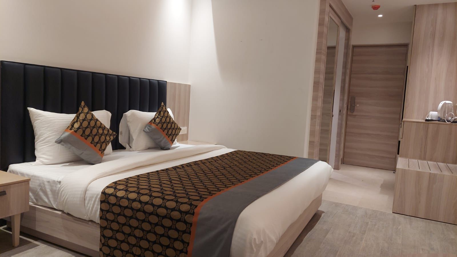 Doppia Classic, vista città | Area soggiorno | TV