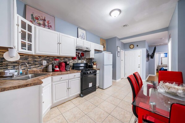 Fridge, microwave, oven, stovetop