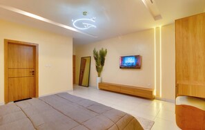 1 bedroom, desk, iron/ironing board, WiFi