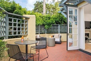 屋外ダイニングエリア