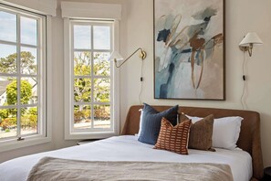 3 bedrooms, iron/ironing board, WiFi, bed sheets - Luxury Coastal Stay in Iconic La Jolla Village (San Diego)