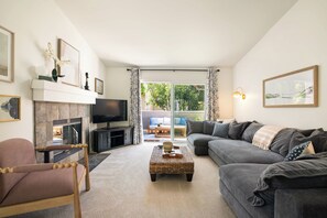 Fernseher, Kamin, Arbeitsbereiche