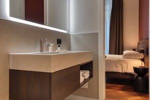 Comfort Double Room | Bathroom | Shower, hair dryer, towels, soap - Le Torri Suites (Bergamo)