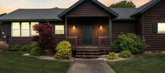 Charming Golf Course Getaway - Ideal for Family & Fun!