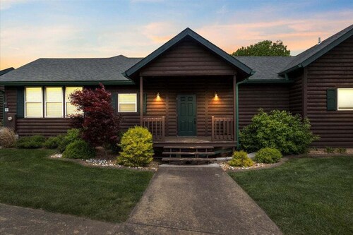 Updated Golf Cottage in Old Kinderhook w/ Pickleball, Pool & Lake Access