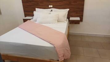 1 slaapkamer, een bureau, een strijkplank/strijkijzer, gratis wifi