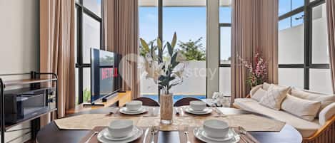 Villa, 3 Bedrooms, Private Pool, Pool View | Dining room